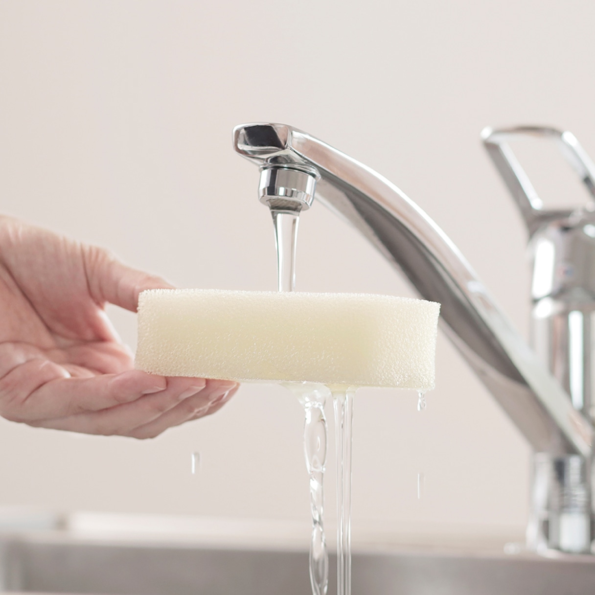 水切れがいいキッチンスポンジ単層タイプ ホワイト