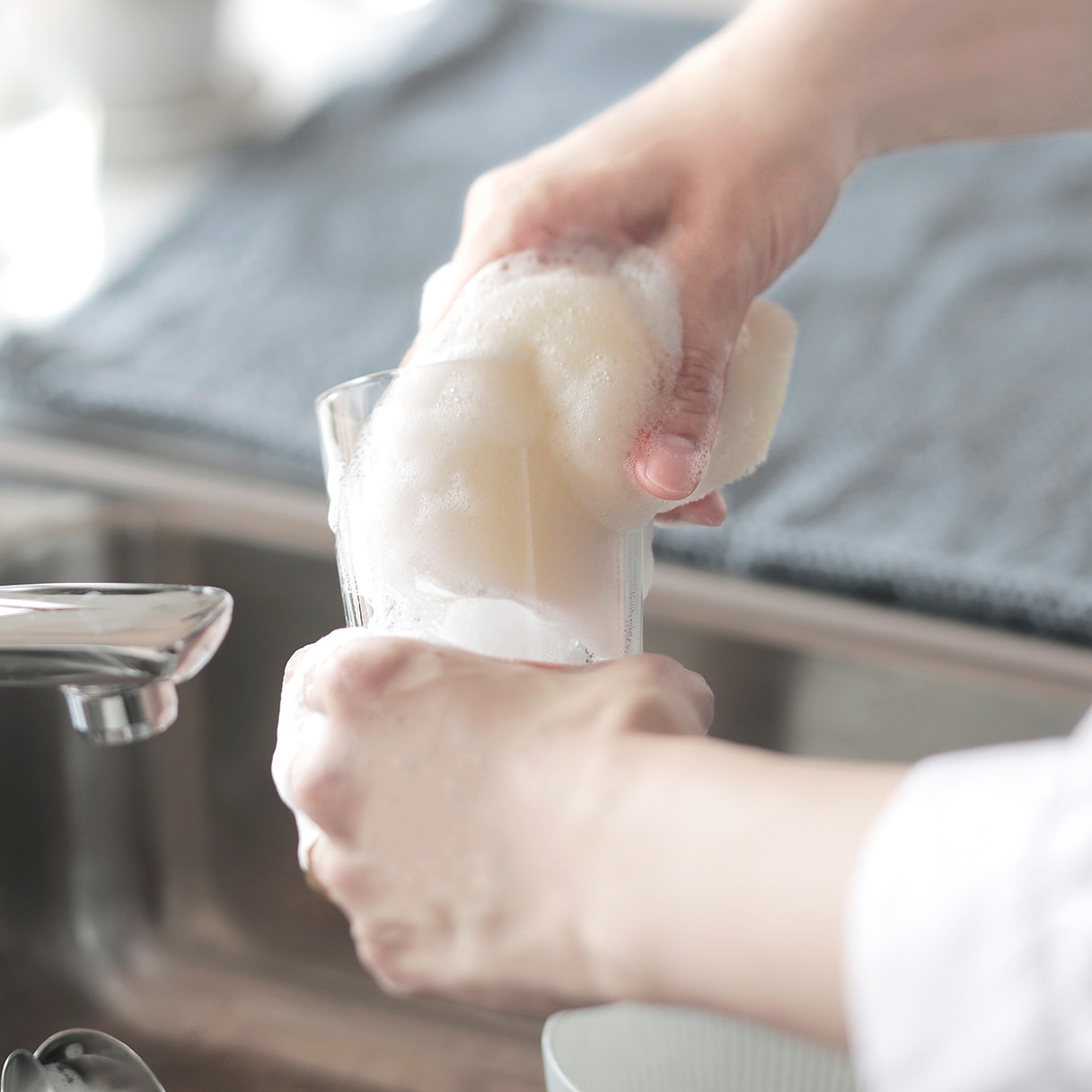 水切れがいいキッチンスポンジ単層タイプ ホワイト